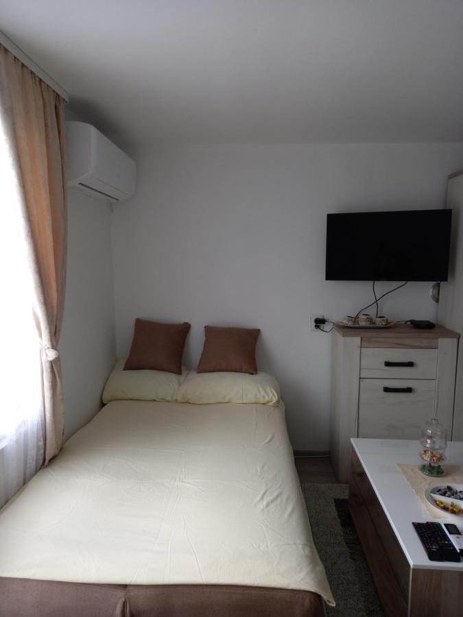 Appartement Mala Kuca à Foca Extérieur photo