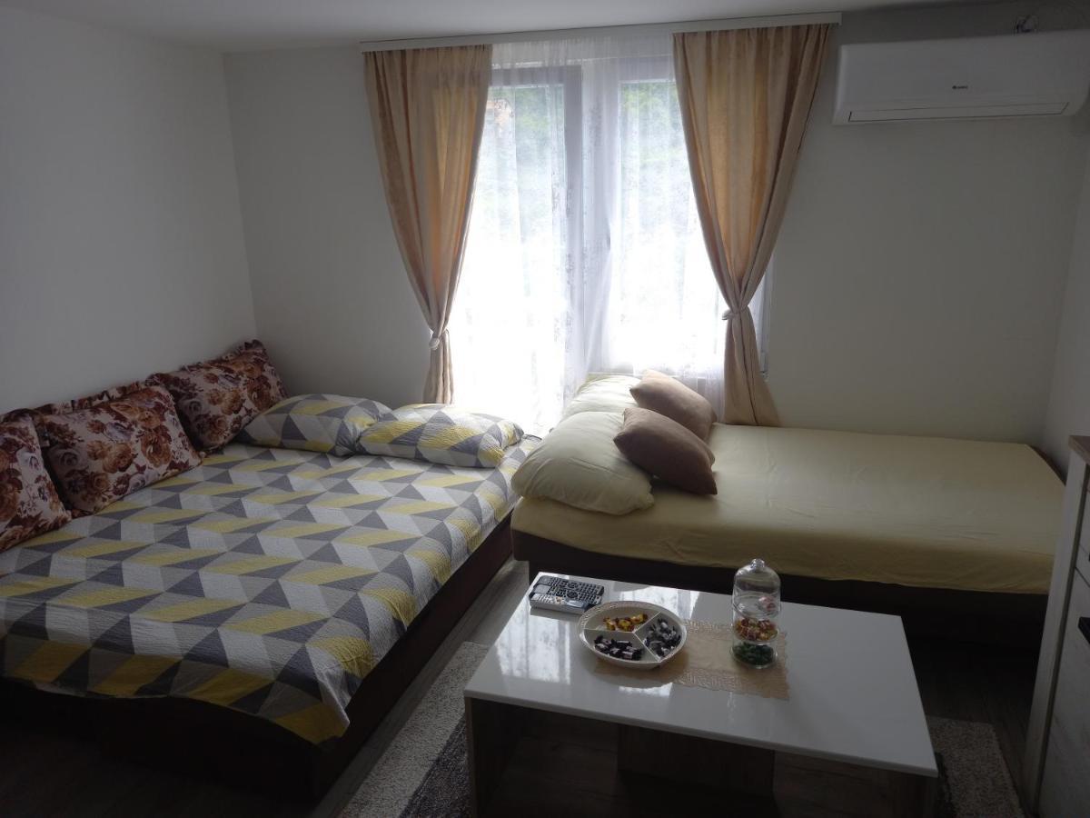 Appartement Mala Kuca à Foca Extérieur photo