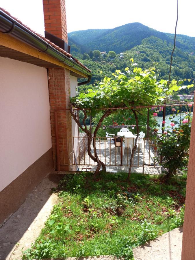 Appartement Mala Kuca à Foca Extérieur photo